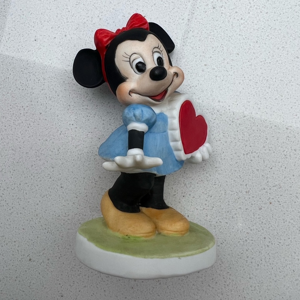 Vintage Minnie Mouse Figurine Heart Walt Disney Productions Bisque Porcelain - Picture 7 of 10